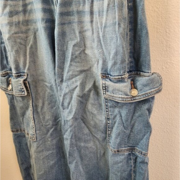 American Eagle Dreamy Drape Stretch Super High-Waisted Cargo Wide-Leg Jean Sz 4 - Picture 5 of 9